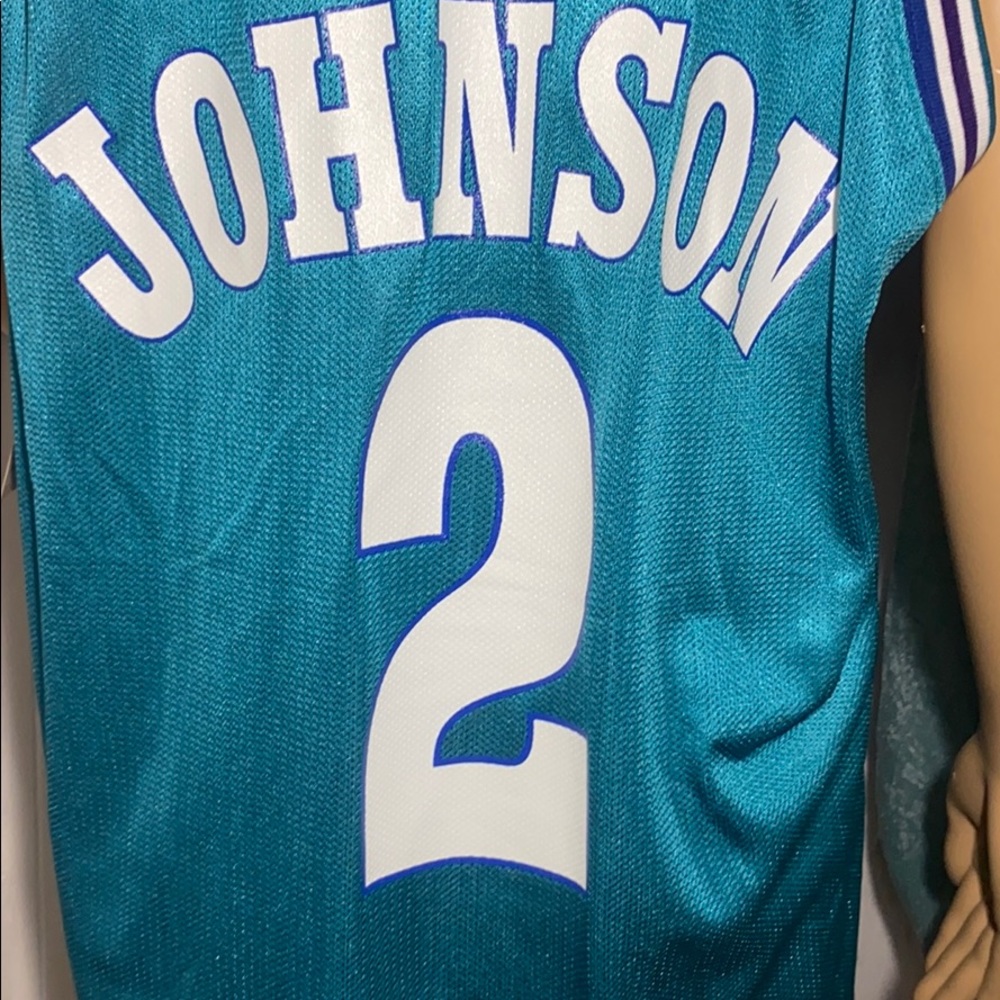 Rare 90s NBA Larry Johnson Autographed Jersey NWT - Picture 7 of 16